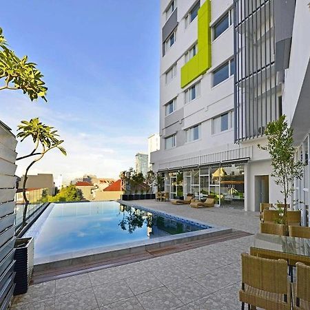 Whiz Prime Hotel Hasanuddin Macasar Exterior foto