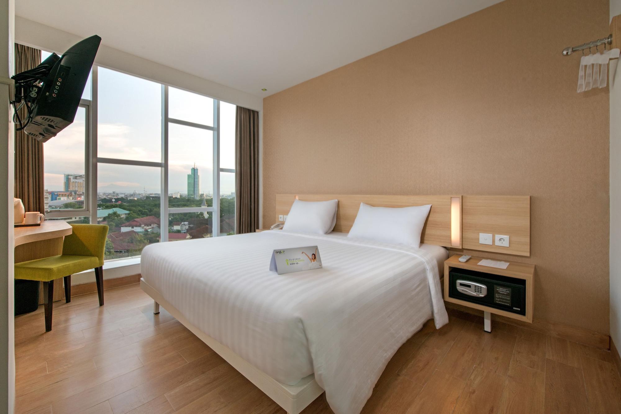 Whiz Prime Hotel Hasanuddin Macasar Exterior foto