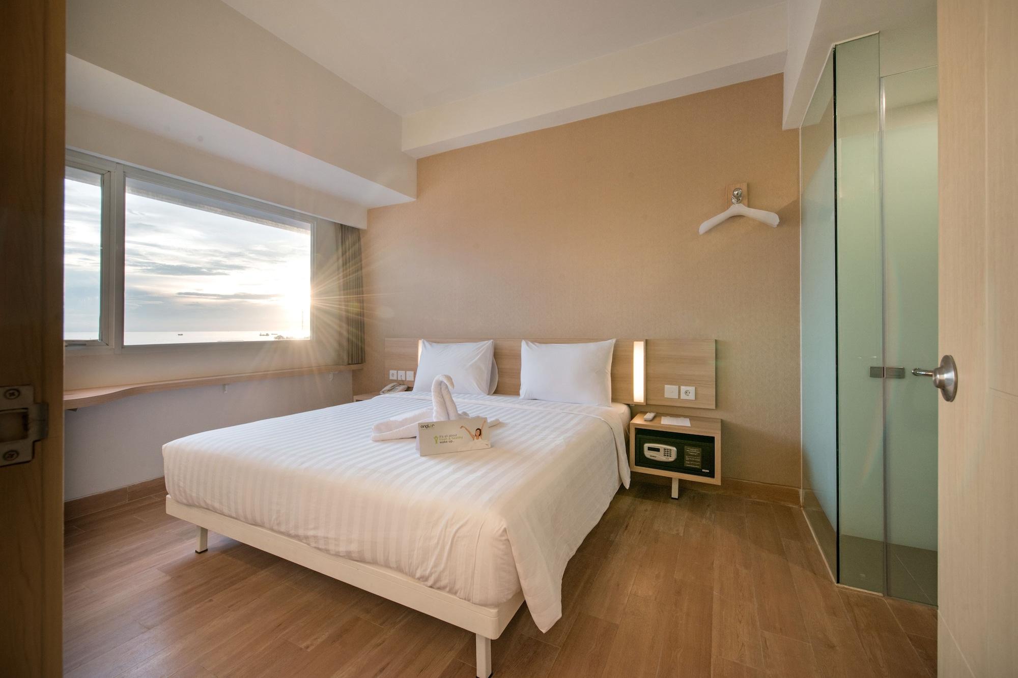 Whiz Prime Hotel Hasanuddin Macasar Exterior foto