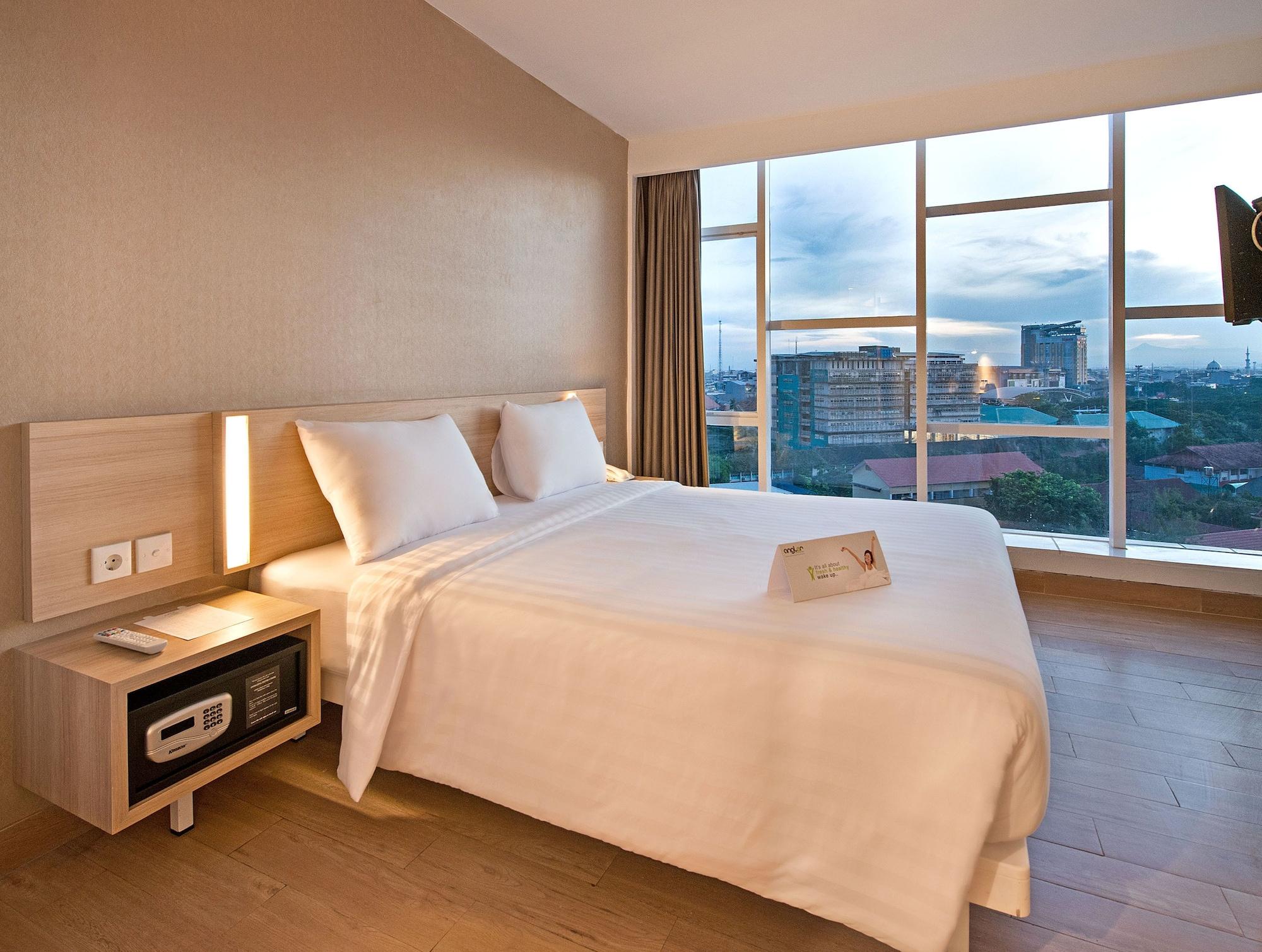 Whiz Prime Hotel Hasanuddin Macasar Exterior foto