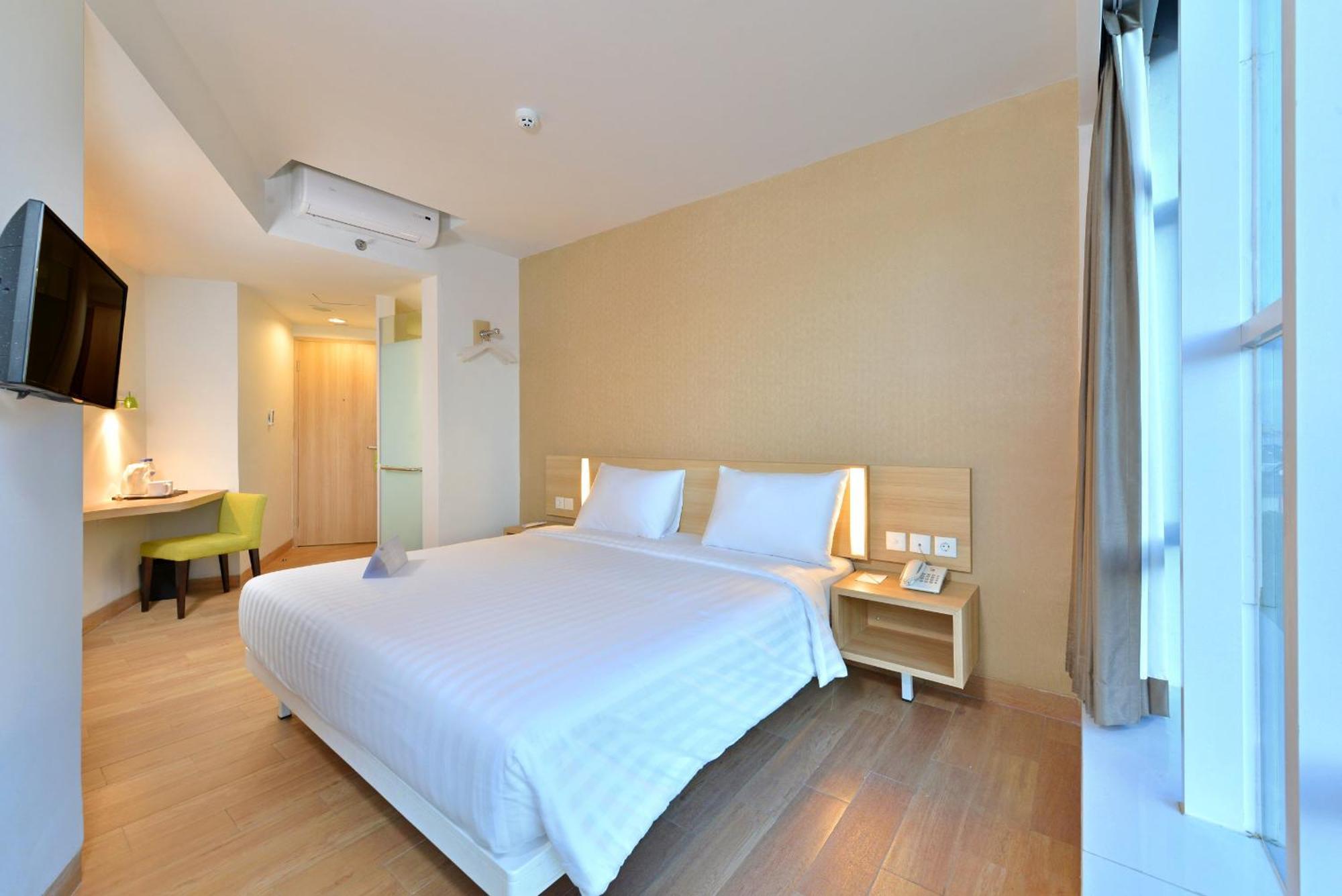 Whiz Prime Hotel Hasanuddin Macasar Exterior foto