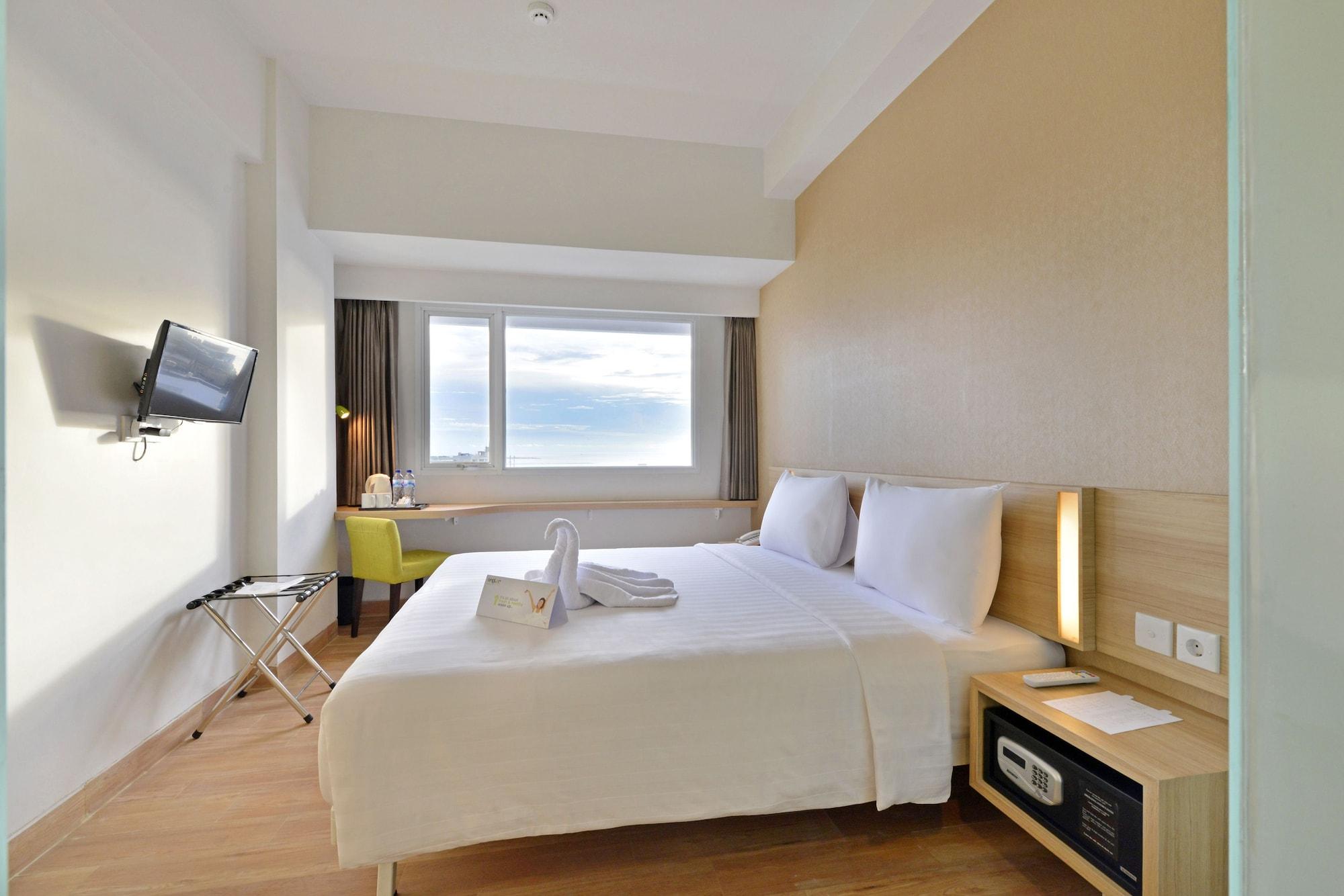 Whiz Prime Hotel Hasanuddin Macasar Exterior foto
