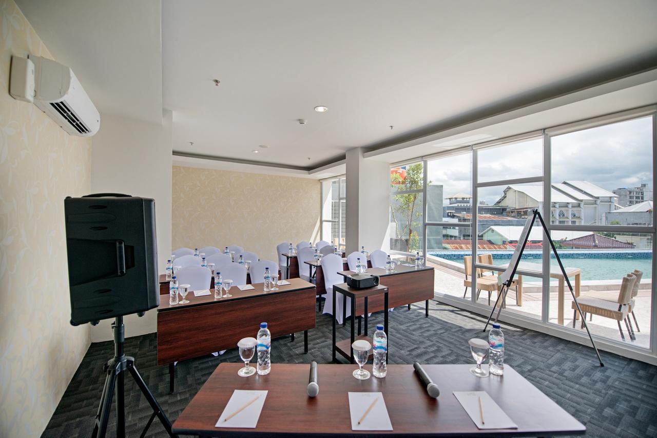 Whiz Prime Hotel Hasanuddin Macasar Exterior foto