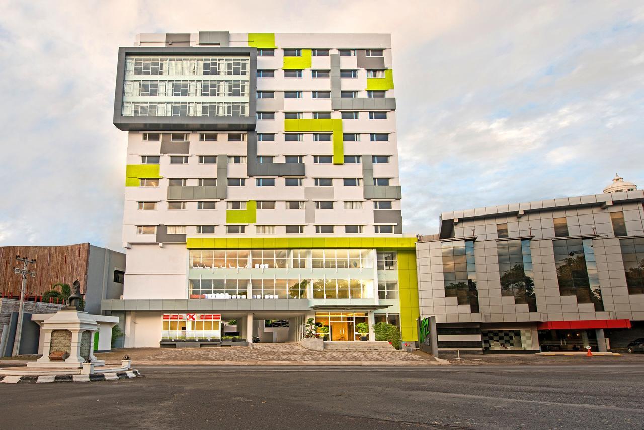 Whiz Prime Hotel Hasanuddin Macasar Exterior foto